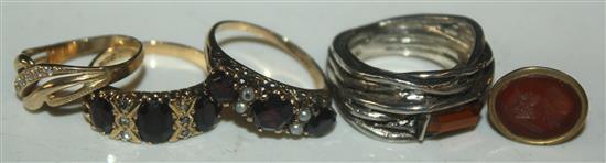 2 Victorian style rings, 2 other rings and  a fob seal